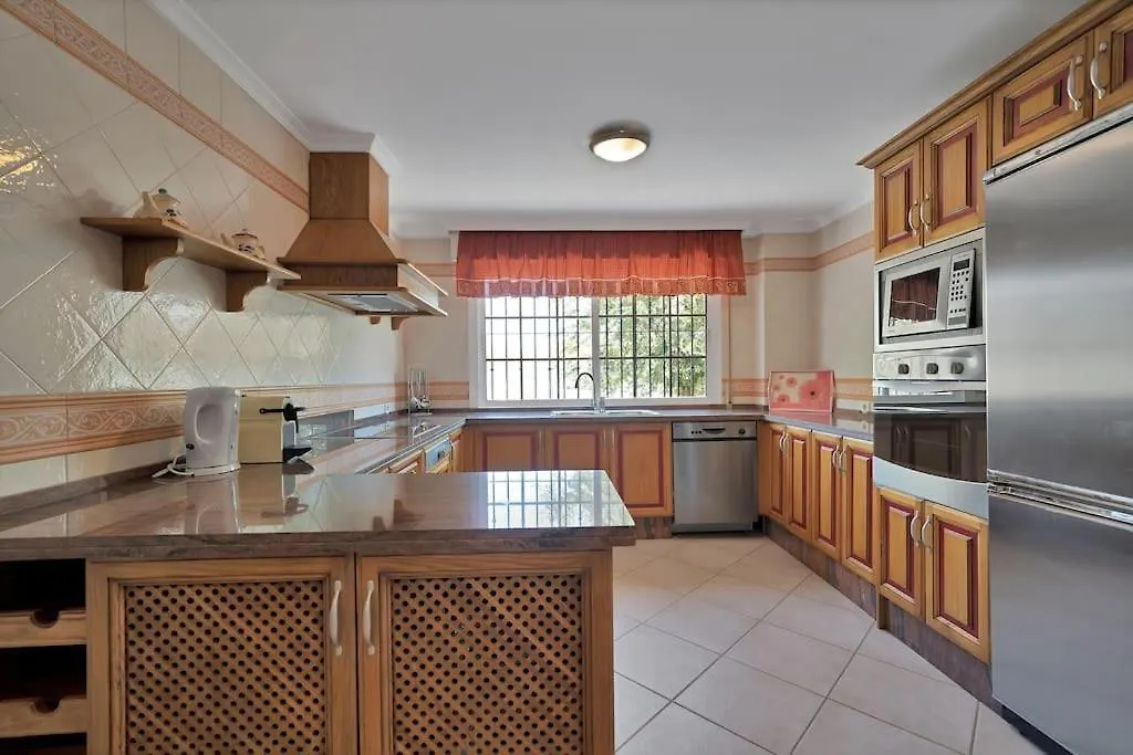 Apartamento En El Centro De San Pedro Con Parking - Del Valle 72 1 Marbella Spain